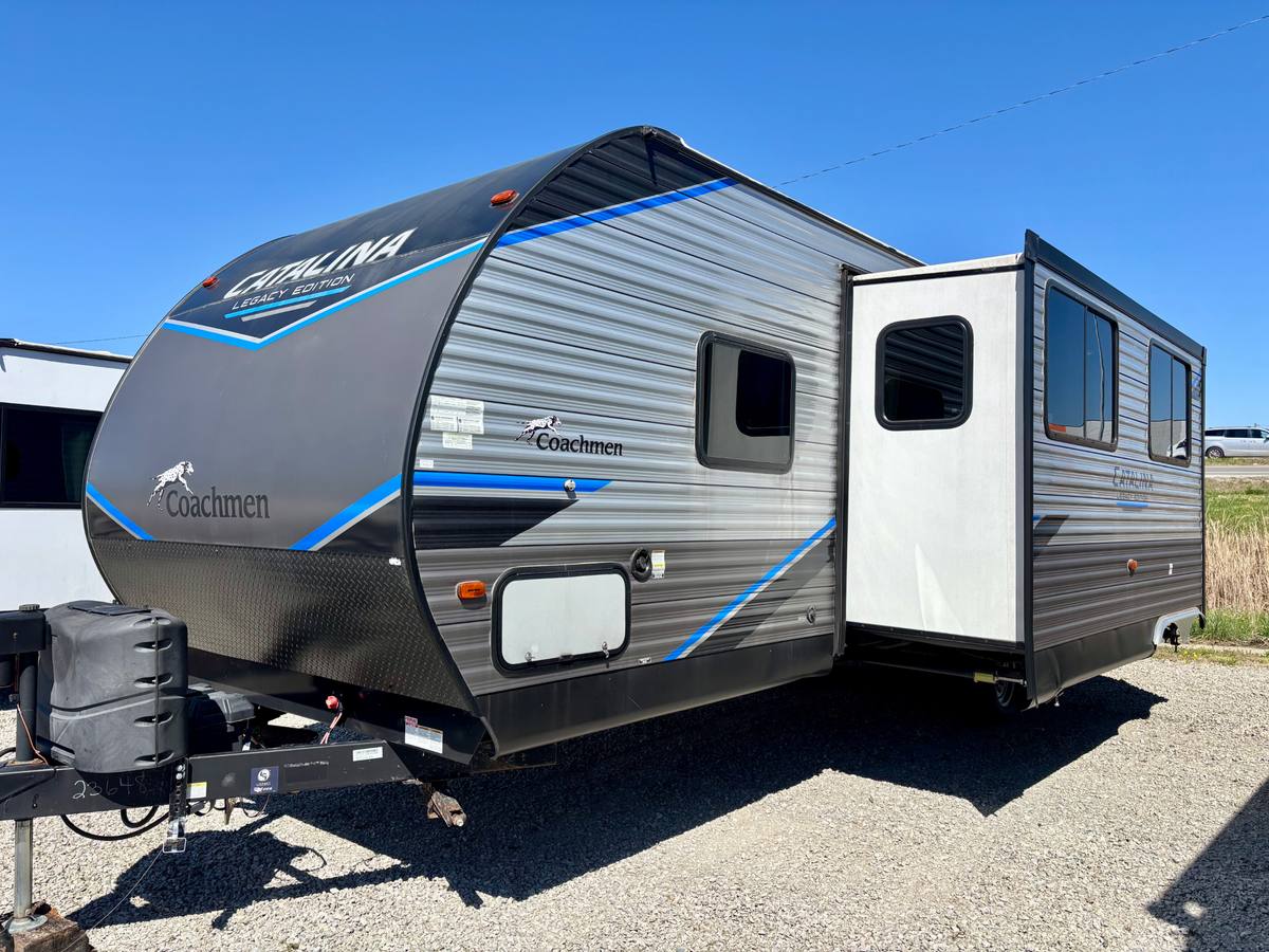 2022 Coachmen Catalina Legacy 303QBCK travel trailer for sale at Triple C Camper Consignment in Kentuckiana — photo 1 of 12