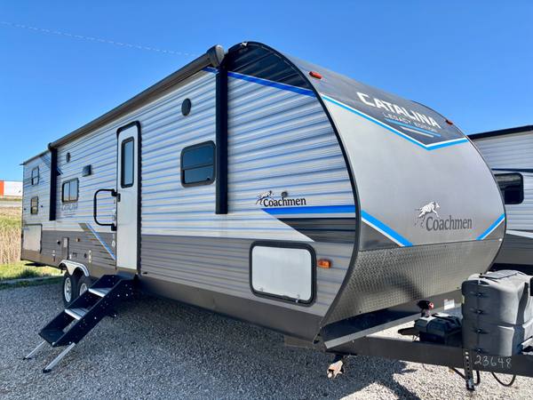 2022 Coachmen Catalina Legacy 303QBCK travel trailer for sale at Triple C Camper Consignment in Kentuckiana — photo 2 of 12