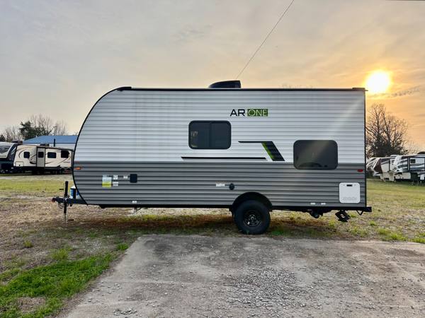 2025 Starcraft AR-ONE 177BH (NEW) travel trailer for sale at Triple C Camper Consignment in Kentuckiana — photo 3 of 9