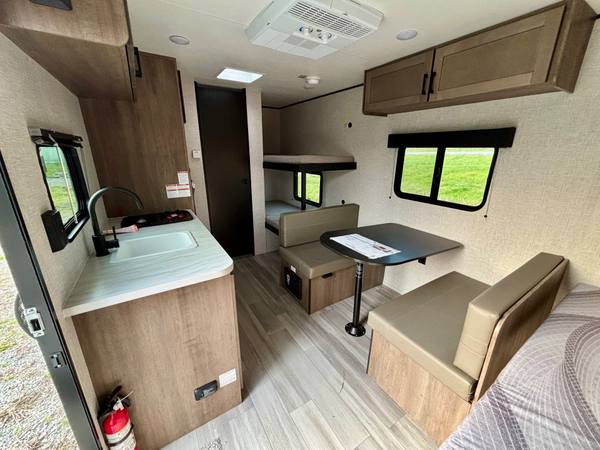 2025 Starcraft AR-ONE 177BH (NEW) travel trailer for sale at Triple C Camper Consignment in Kentuckiana — photo 6 of 9