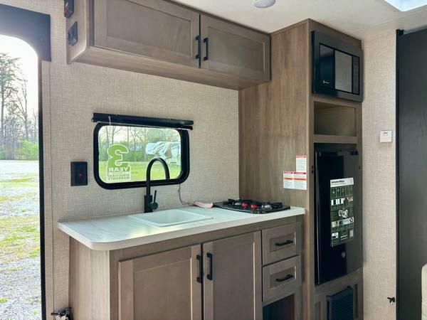 2025 Starcraft AR-ONE 177BH (NEW) travel trailer for sale at Triple C Camper Consignment in Kentuckiana — photo 9 of 9
