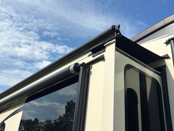 2014 Jayco Eagle Premier 321RLTS Rear Living | Full-Time Ready — photo 8