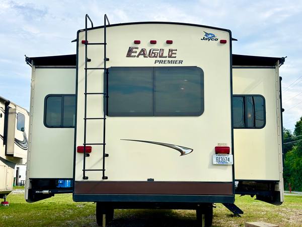 2014 Jayco Eagle Premier 321RLTS Rear Living | Full-Time Ready — photo 7