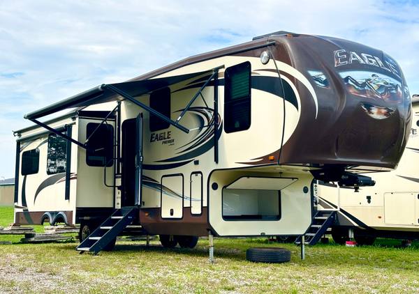 2014 Jayco Eagle Premier 321RLTS Rear Living | Full-Time Ready — photo 5
