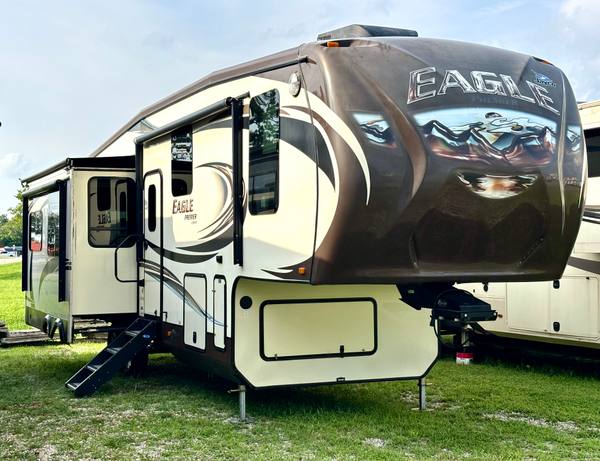2014 Jayco Eagle Premier 321RLTS Rear Living | Full-Time Ready — photo 4