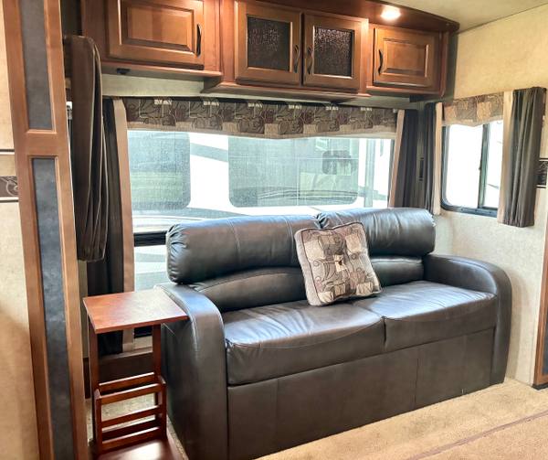 2014 Jayco Eagle Premier 321RLTS Rear Living | Full-Time Ready — photo 11