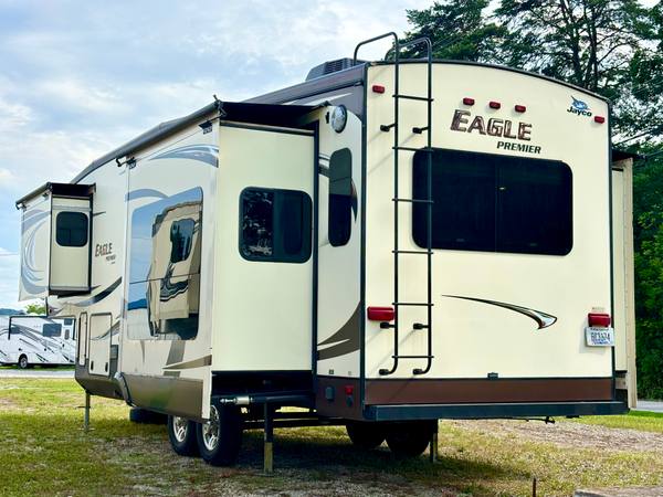 2014 Jayco Eagle Premier 321RLTS Rear Living | Full-Time Ready — photo 6