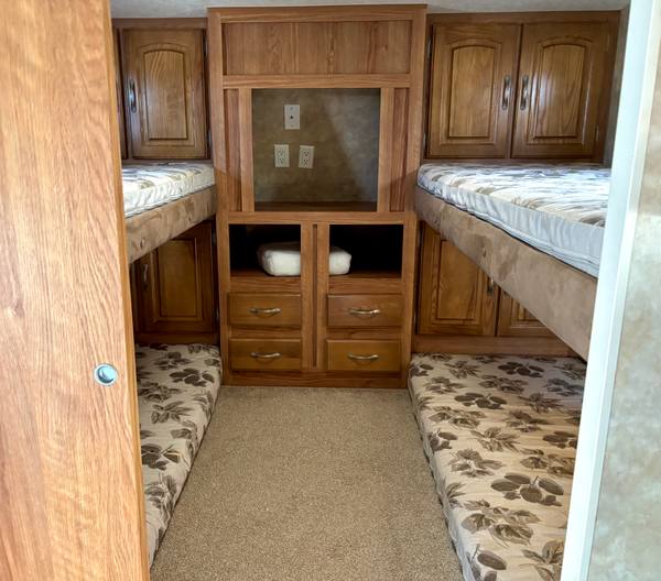 2010 Jayco Eagle 31.5FBHS Quad Bunkroom — photo 8