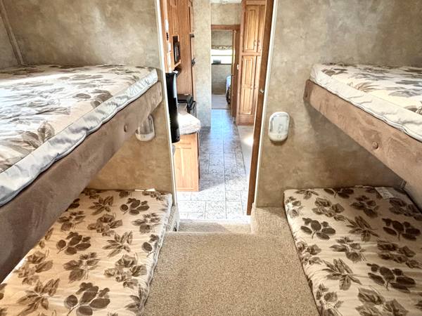 2010 Jayco Eagle 31.5FBHS Quad Bunkroom — photo 9