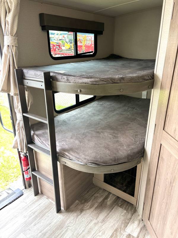 2021 Grand Design Imagine 2800BH Bunkhouse — photo 8