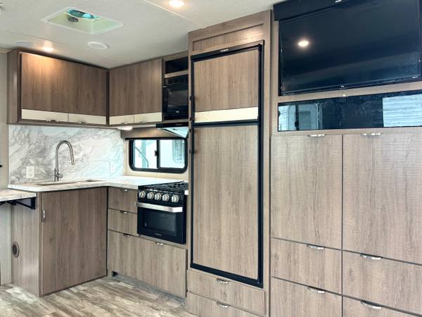 2021 Grand Design Imagine 2800BH Bunkhouse — photo 10
