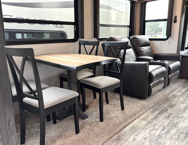 2021 Keystone Sprinter Limited 3190RLS Rear Living — photo 10