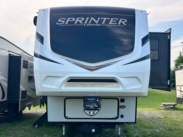 2021 Keystone Sprinter Limited 3190RLS Rear Living — photo 2