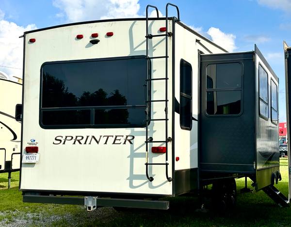 2021 Keystone Sprinter Limited 3190RLS Rear Living — photo 4