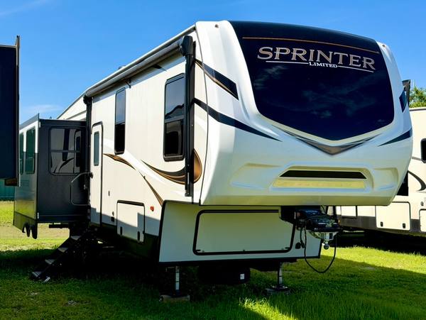 2021 Keystone Sprinter Limited 3190RLS Rear Living — photo 3