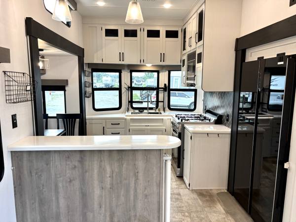 2025 Palomino Puma Destination 403LFT — photo 12