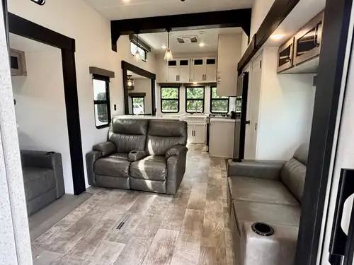 2025 Palomino Puma Destination 403LFT — photo 11