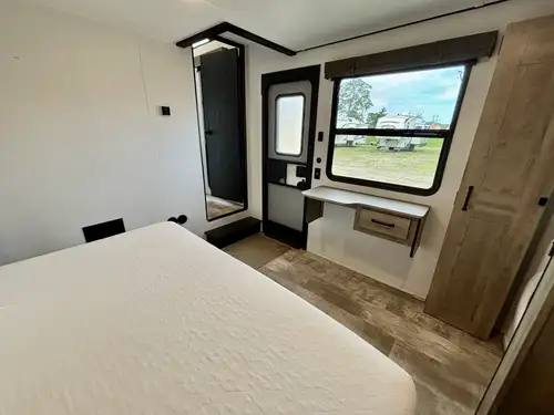 2025 Palomino Puma Destination 403LFT — photo 10