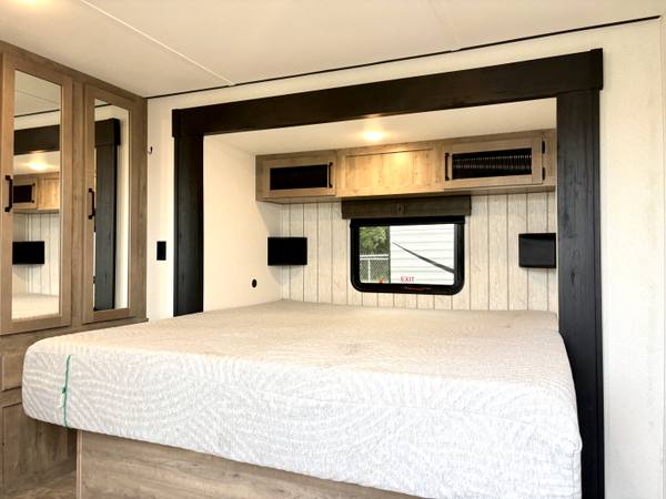 2025 Palomino Puma Destination 403LFT — photo 9