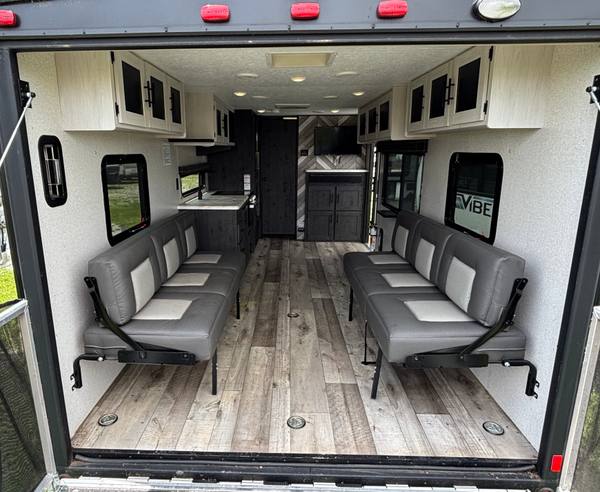 2022 KZ Sportsmen Toyhauler 270THSE 10ft Garage — photo 8