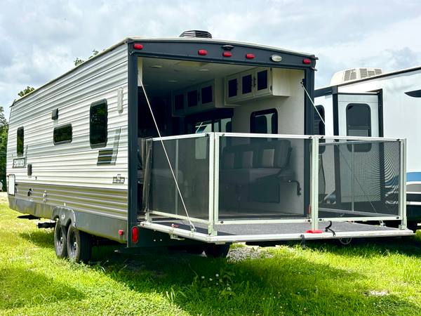 2022 KZ Sportsmen Toyhauler 270THSE 10ft Garage — photo 5