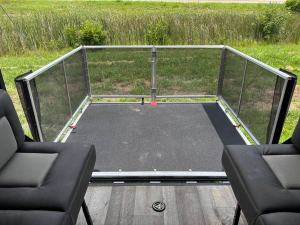 2022 KZ Sportsmen Toyhauler 270THSE 10ft Garage — photo 7