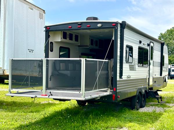 2022 KZ Sportsmen Toyhauler 270THSE 10ft Garage — photo 4