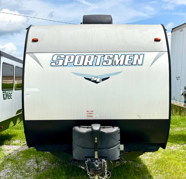 2022 KZ Sportsmen Toyhauler 270THSE 10ft Garage — photo 2