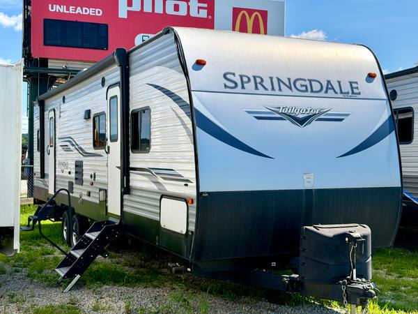 2020 Keystone Springdale Tailgator Toyhauler 32TH 12ft Garage — photo 3