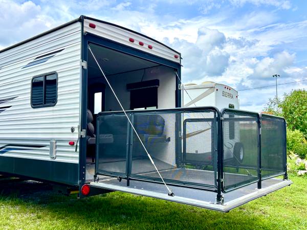 2020 Keystone Springdale Tailgator Toyhauler 32TH 12ft Garage — photo 5