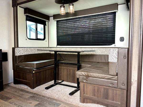 2020 Keystone Springdale Tailgator Toyhauler 32TH 12ft Garage — photo 9