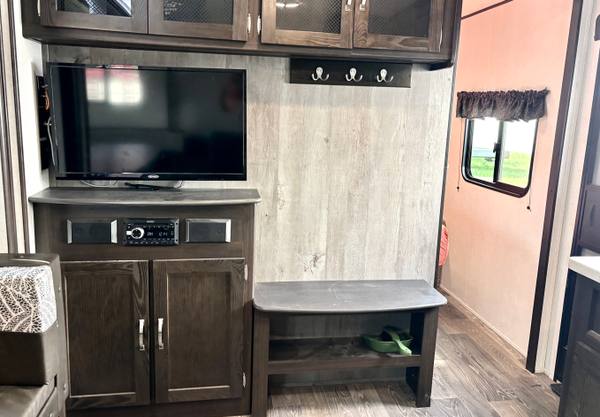 2020 Keystone Springdale Tailgator Toyhauler 32TH 12ft Garage — photo 6