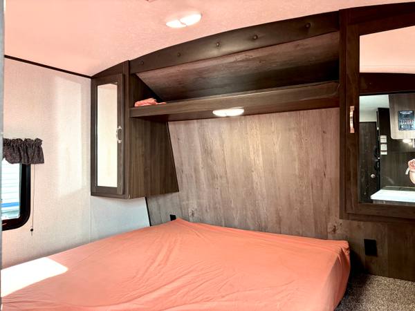 2020 Keystone Springdale Tailgator Toyhauler 32TH 12ft Garage — photo 7