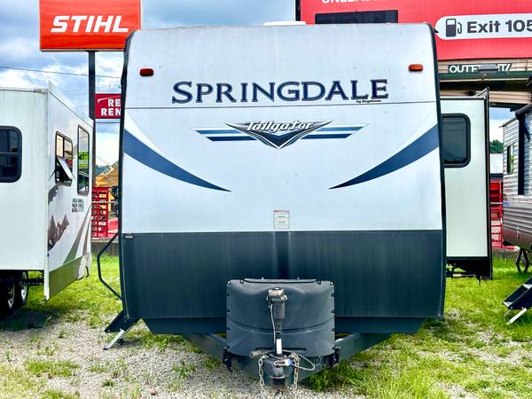 2020 Keystone Springdale Tailgator Toyhauler 32TH 12ft Garage — photo 2