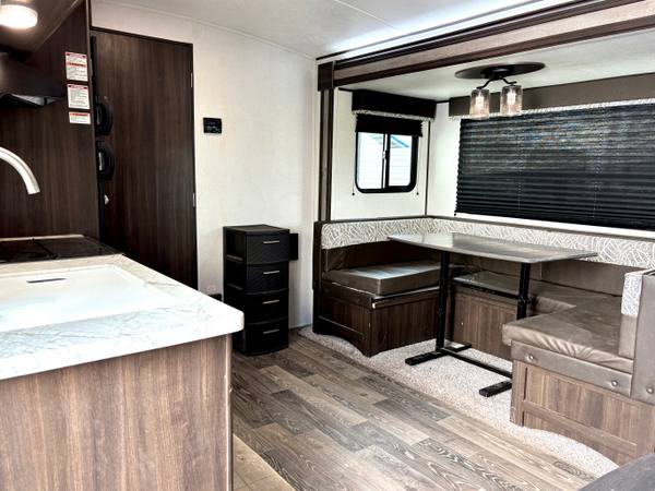 2020 Keystone Springdale Tailgator Toyhauler 32TH 12ft Garage — photo 8