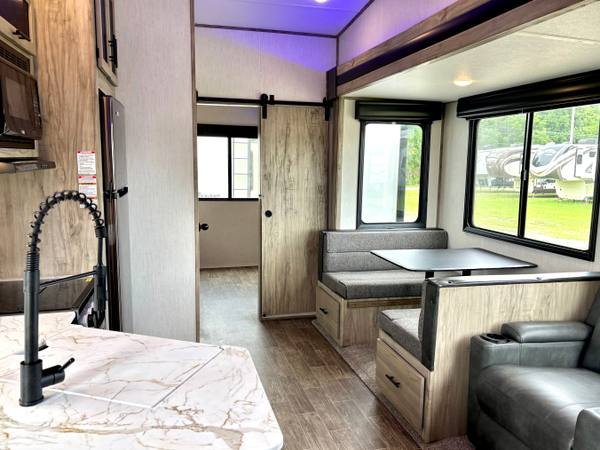 2021 Cherokee Arctic Wolf Limited 321BH 2 Bed | 2 Bath — photo 10