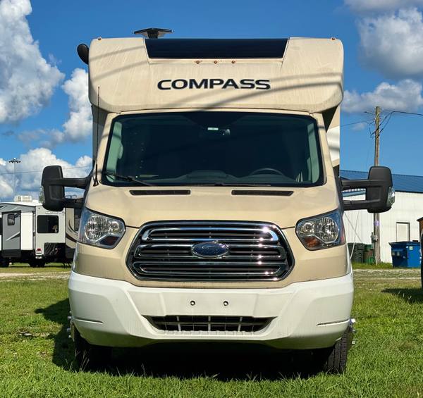 2017 Thor Compass 23TR 350HD PowerStroke TurboDiesel — photo 3