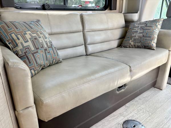 2017 Thor Compass 23TR 350HD PowerStroke TurboDiesel — photo 12