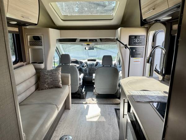 2017 Thor Compass 23TR 350HD PowerStroke TurboDiesel — photo 11