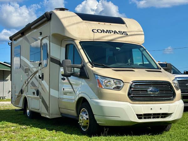 2017 Thor Compass 23TR 350HD PowerStroke TurboDiesel — photo 4
