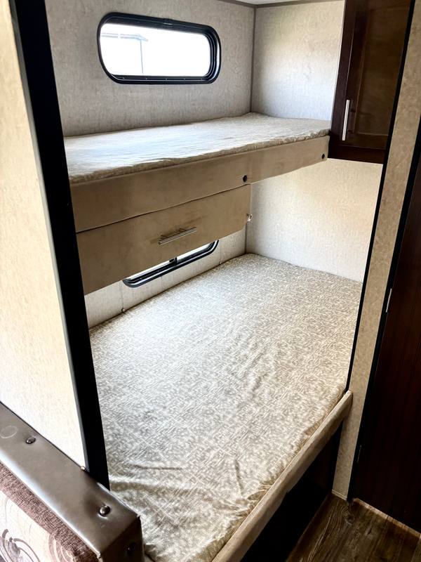 2016 Cherokee Grey Wolf 26BH Bunkhouse travel trailer for sale at Triple C Camper Consignment in Kentuckiana — photo 10 of 12