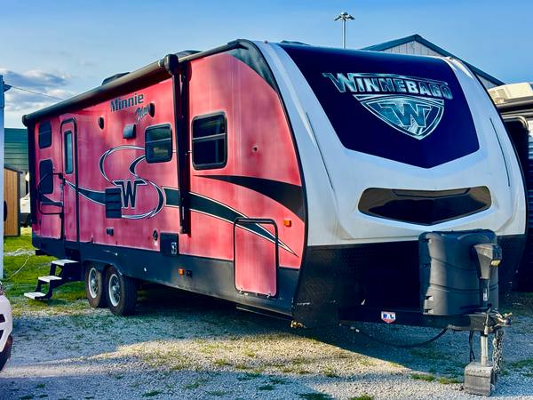 2018 Winnebago Mini Plus 27BHSS Bunkhouse — photo 2