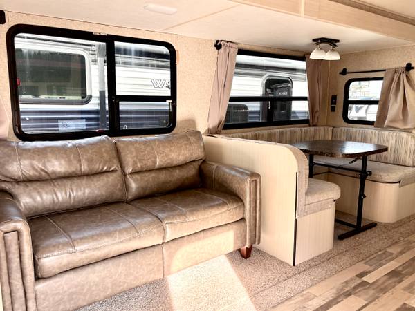 2018 Winnebago Mini Plus 27BHSS Bunkhouse — photo 10