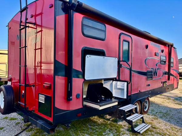 2018 Winnebago Mini Plus 27BHSS Bunkhouse — photo 3