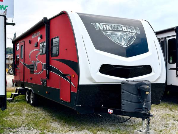 2018 Winnebago Minnie Bunkhouse 27BHSS travel trailer for sale at Triple C Camper Consignment in Kentuckiana — photo 3 of 12