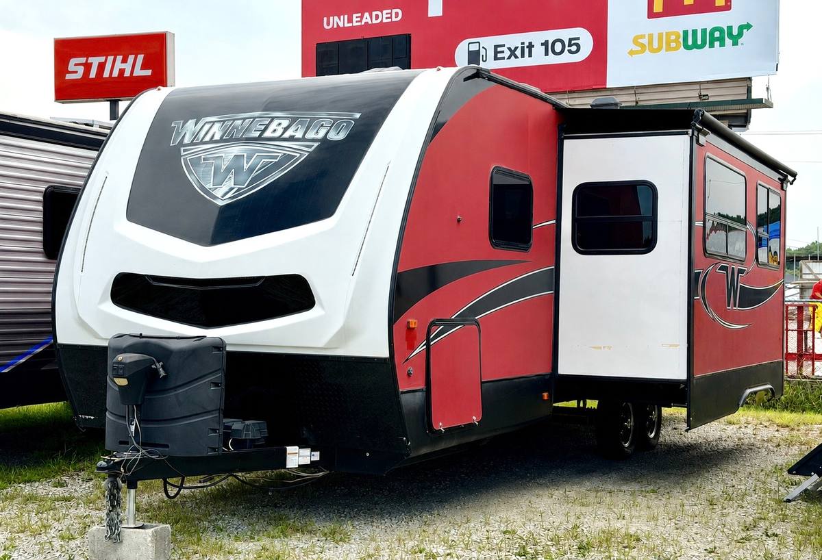 2018 Winnebago Minnie Bunkhouse 27BHSS travel trailer for sale at Triple C Camper Consignment in Kentuckiana — photo 1 of 12