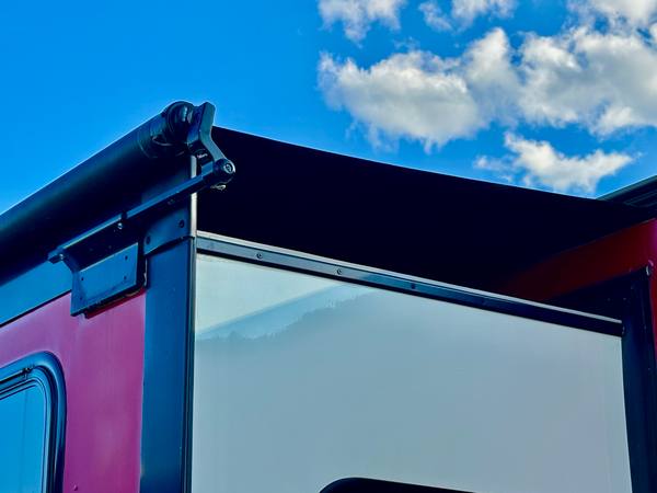 2018 Winnebago Mini Plus 27BHSS Bunkhouse — photo 7