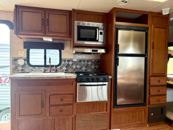 2013 Forest River Salem 26TPUD Triple Bunk — photo 11