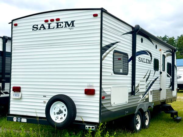 2013 Forest River Salem 26TPUD Triple Bunk — photo 3