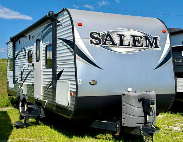 2013 Forest River Salem 26TPUD Triple Bunk — photo 2